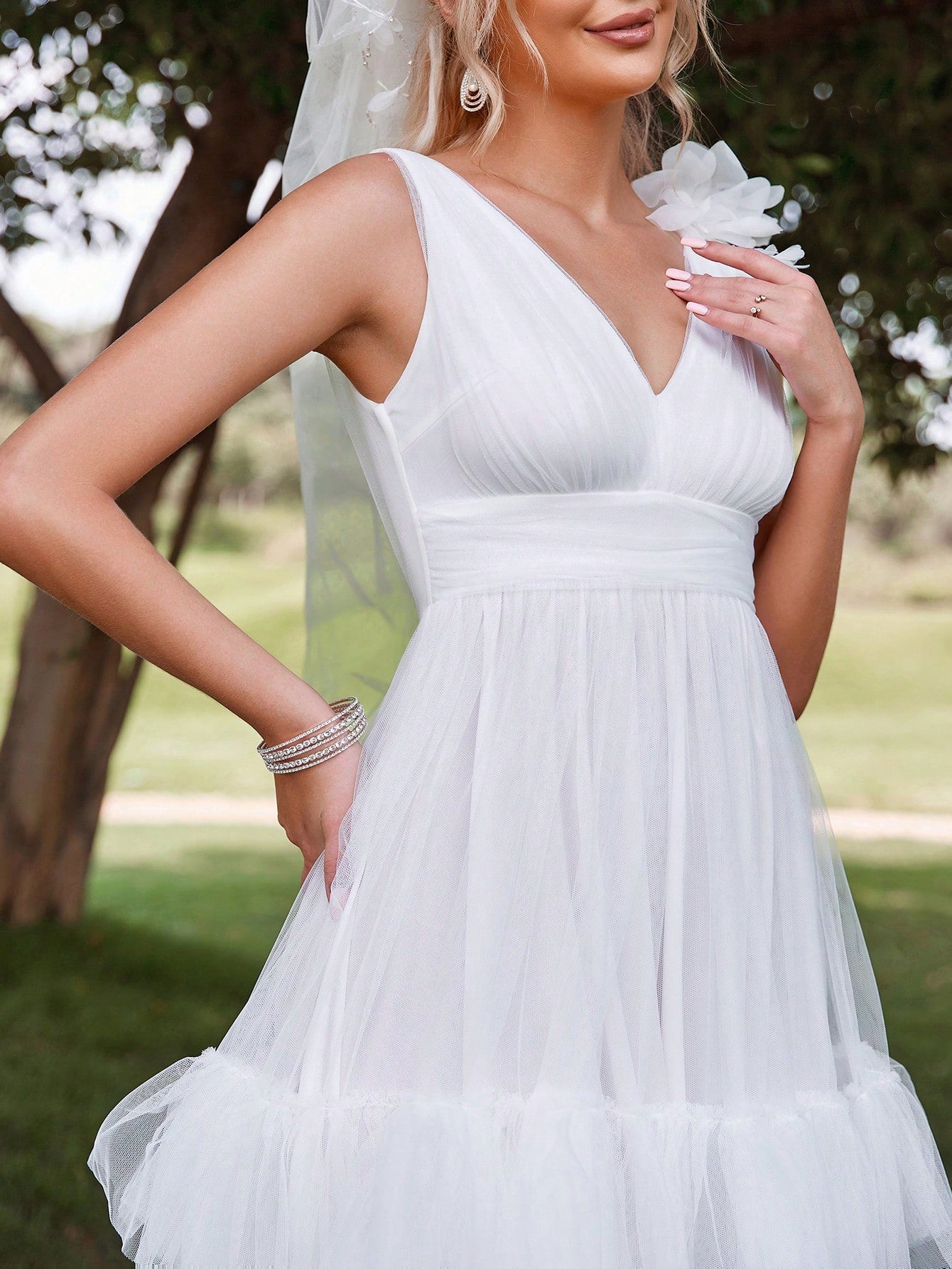 Plunging Neck Sleeveless Layer Ruffle Hem Mesh Wedding Dress