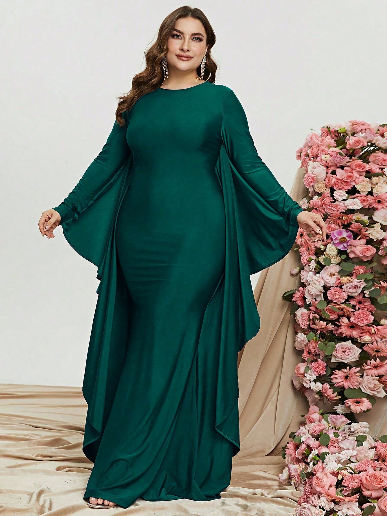 Plus Round Neck Long Sleeve Maxi Dresses