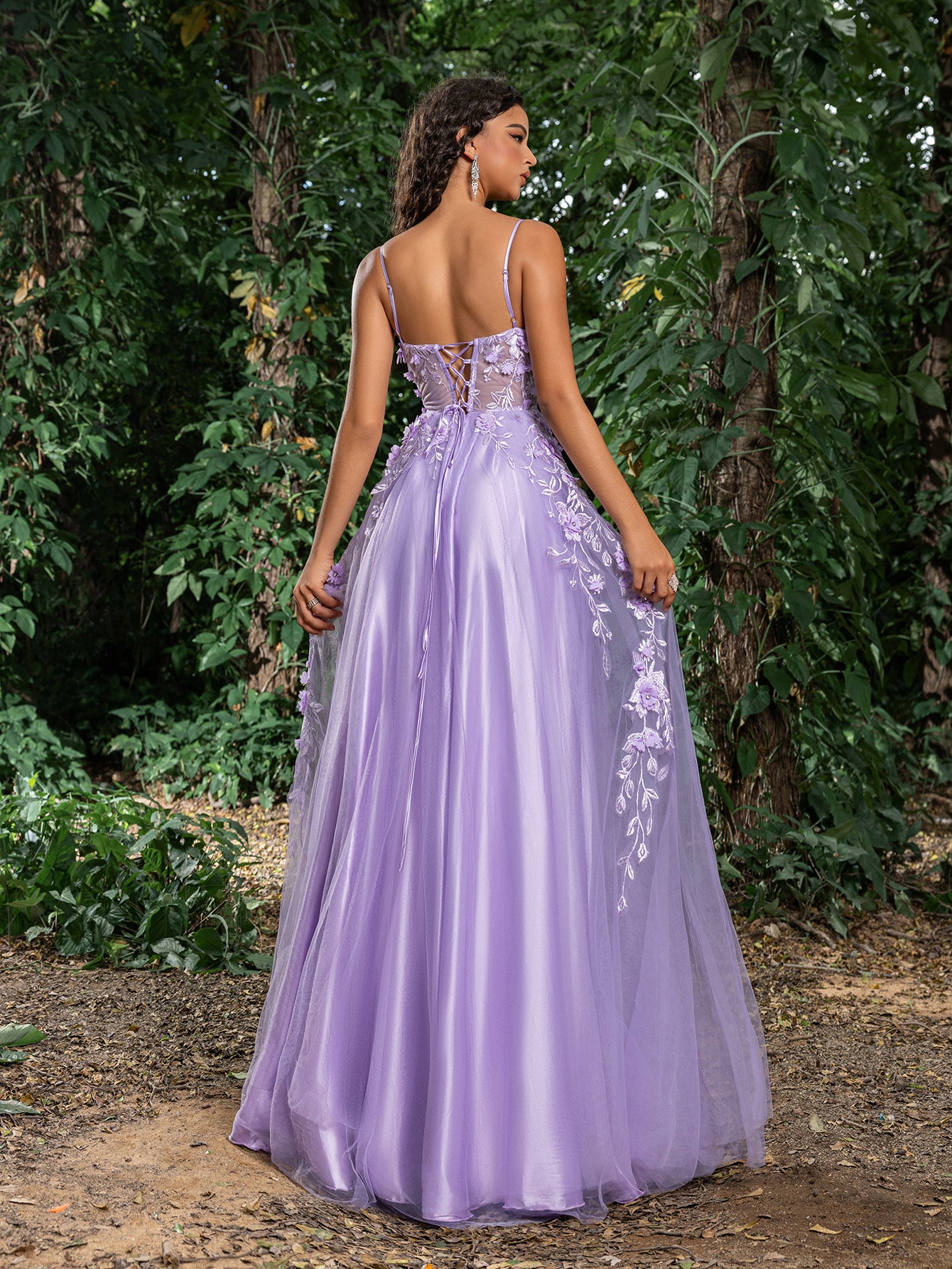 Gorgeous Floral Applique Detail Lace-Up Back Tulle Prom Dress