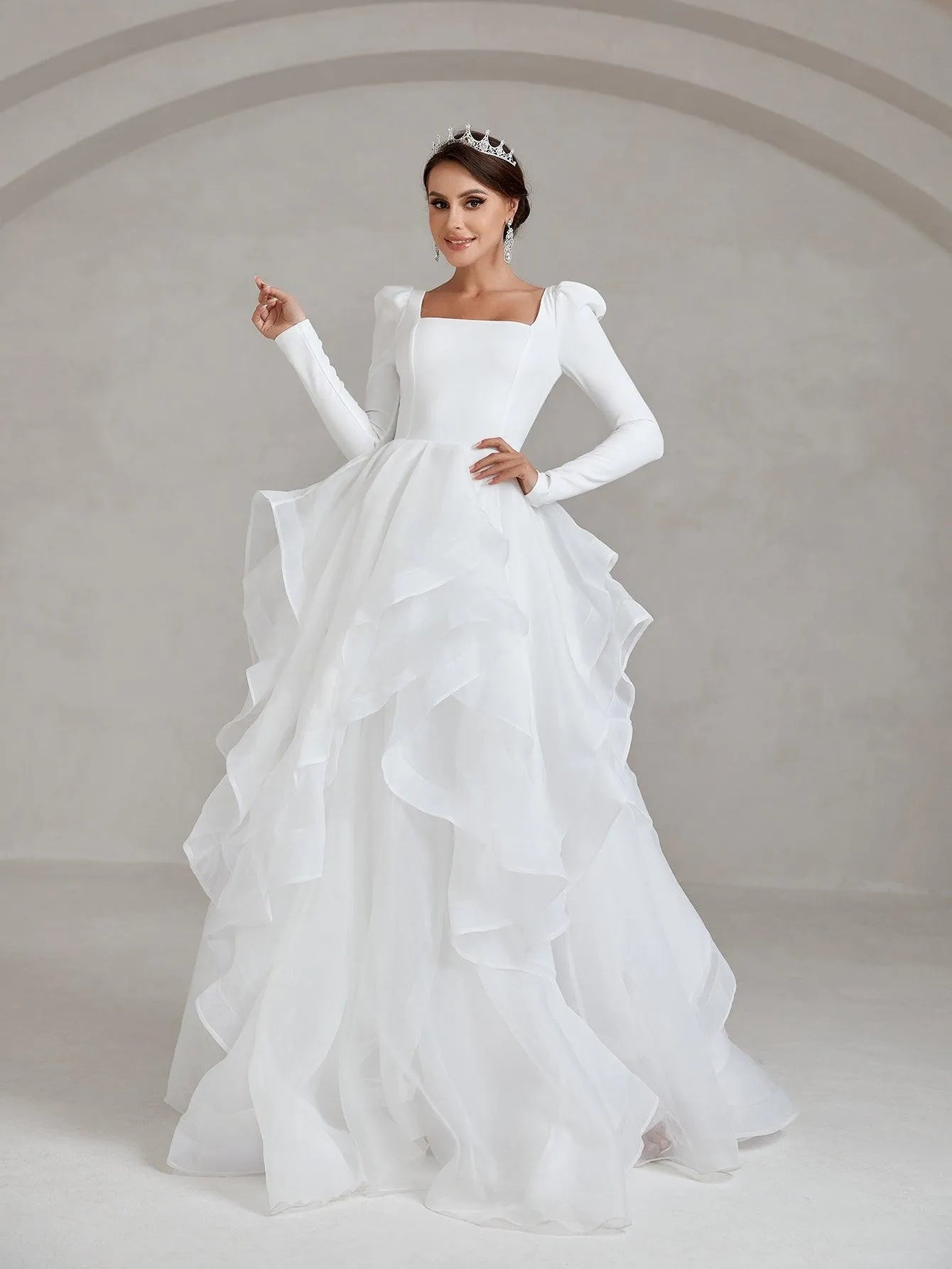 Elegant Square Collar Layered Ruffle Hem Wedding Dress