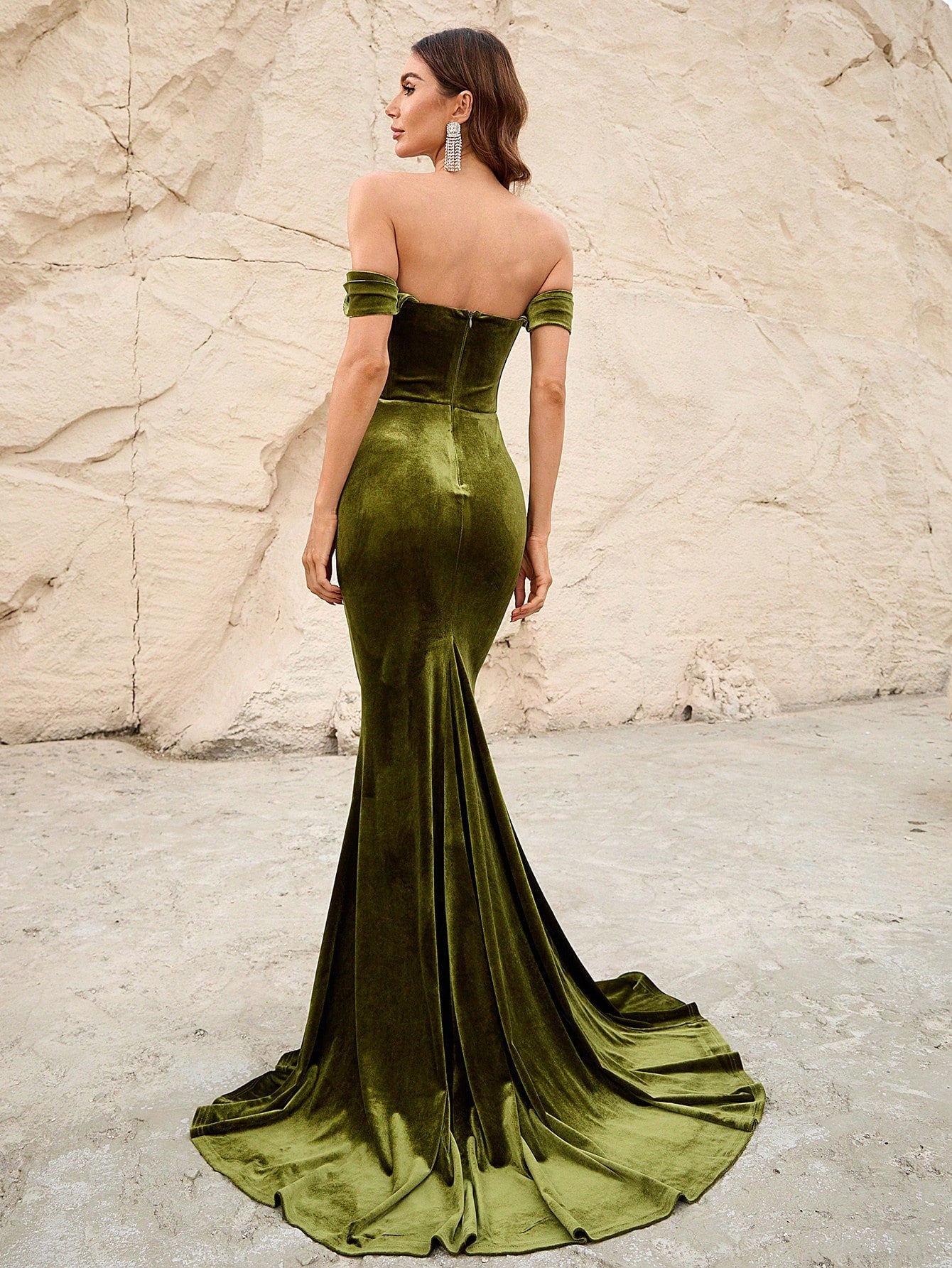 Elegant Off Shoulder Velvet Mermaid Dress