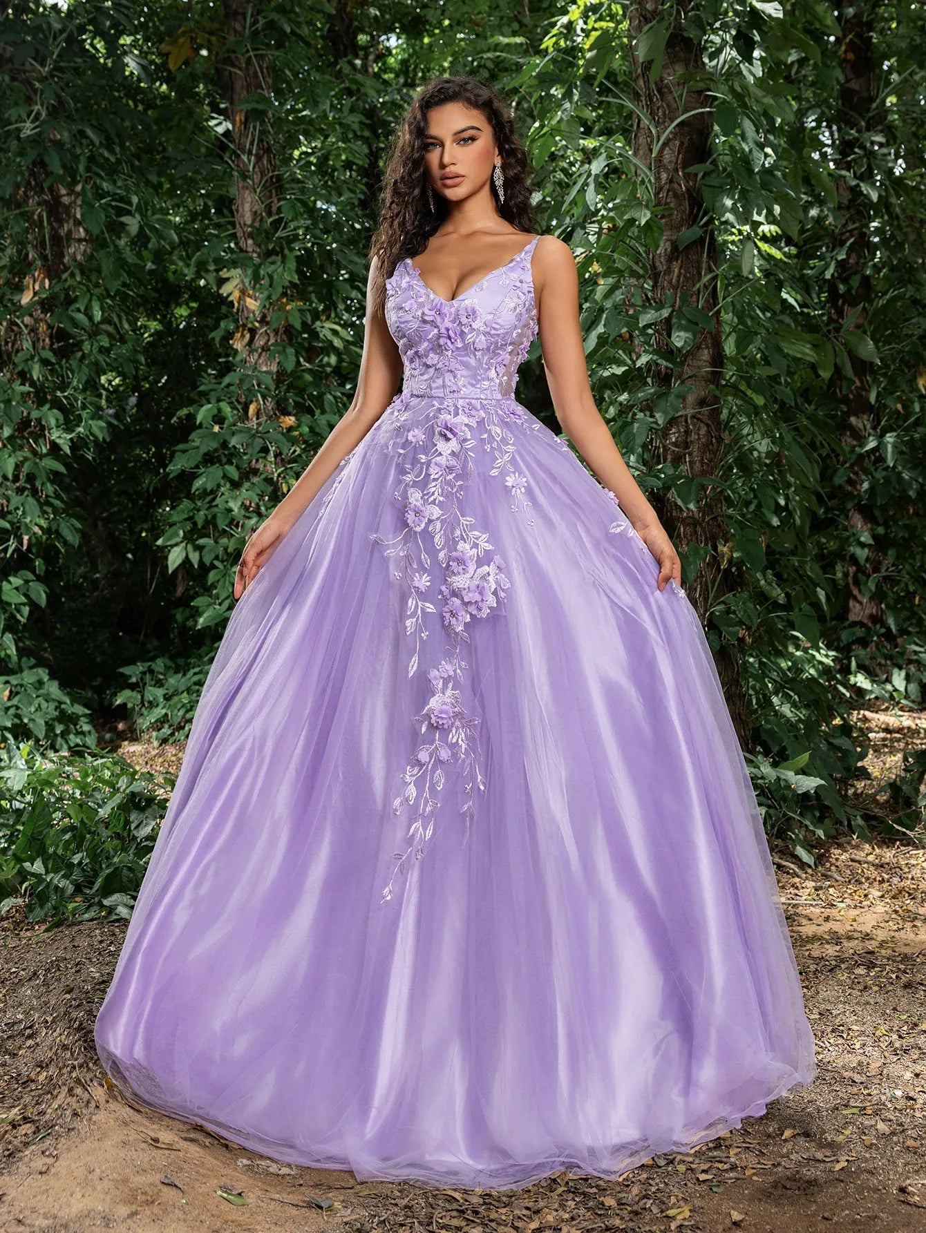 Gorgeous Floral Applique Detail Lace-Up Back Tulle Prom Dress