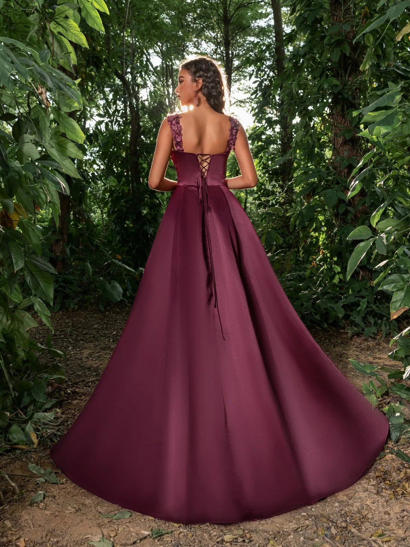 Elegant Applique Detail Sweetheart Neck Split Thigh Satin Prom Dress