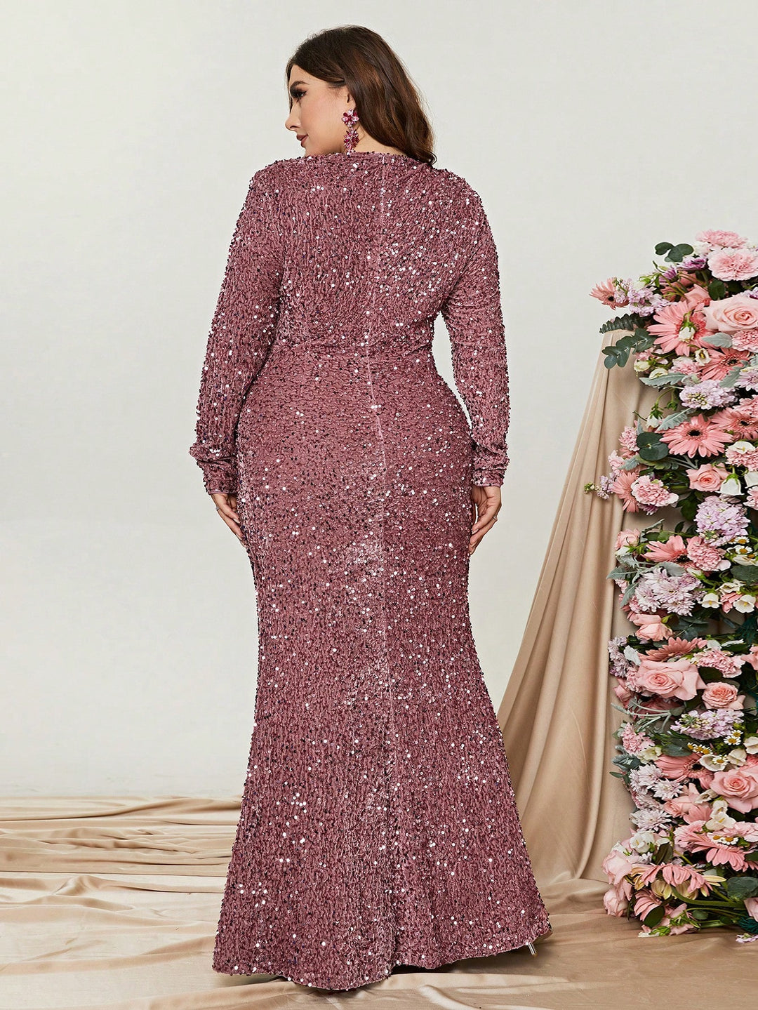 Plus Sweetheart Long Sleeve Sequin Prom Dresses