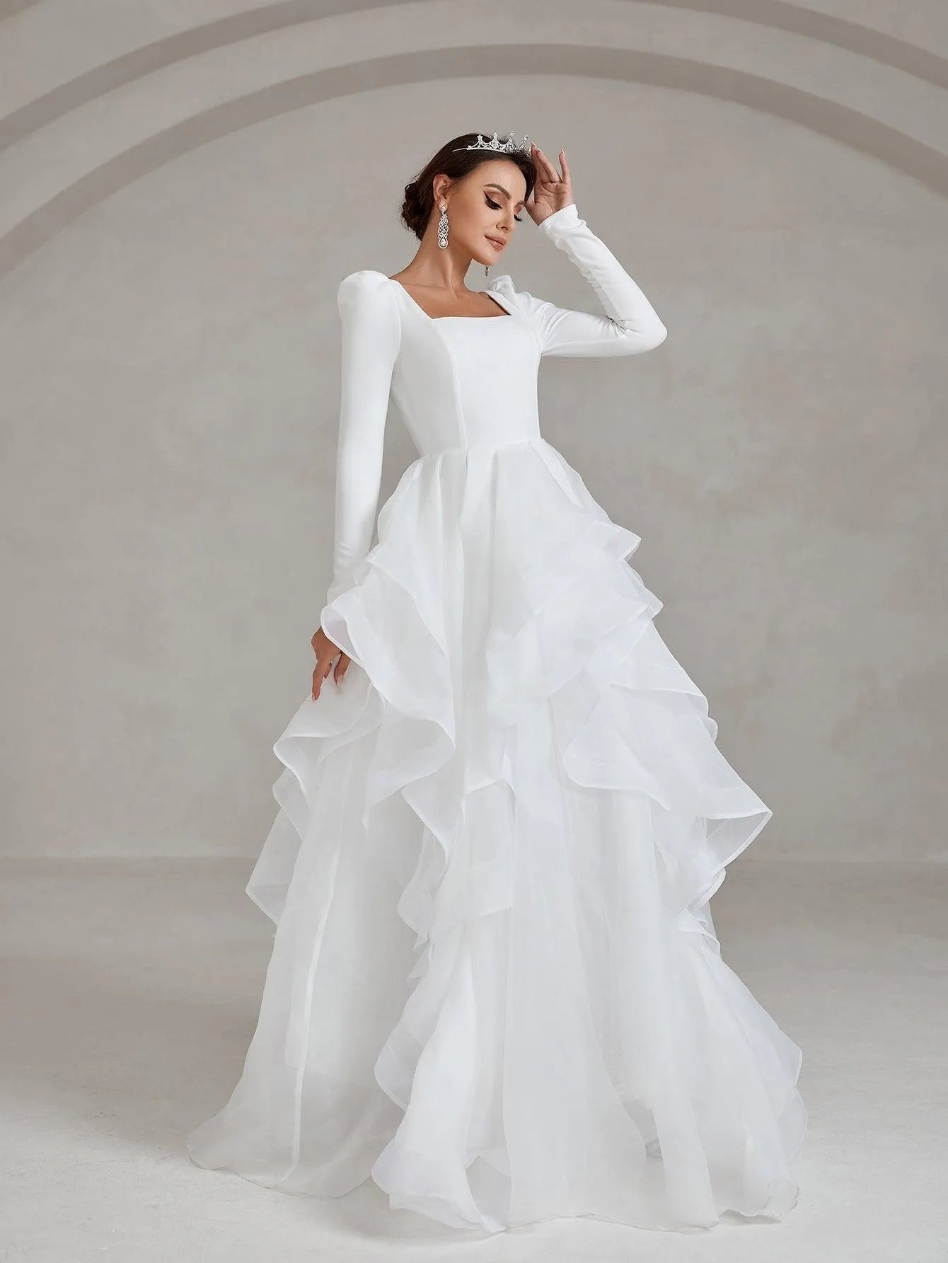 Elegant Square Collar Layered Ruffle Hem Wedding Dress