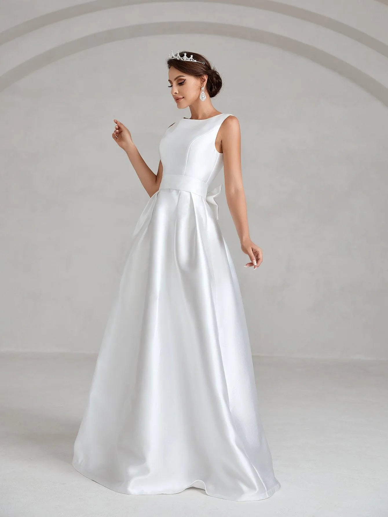 Elegant Backless Satin Wedding Dress