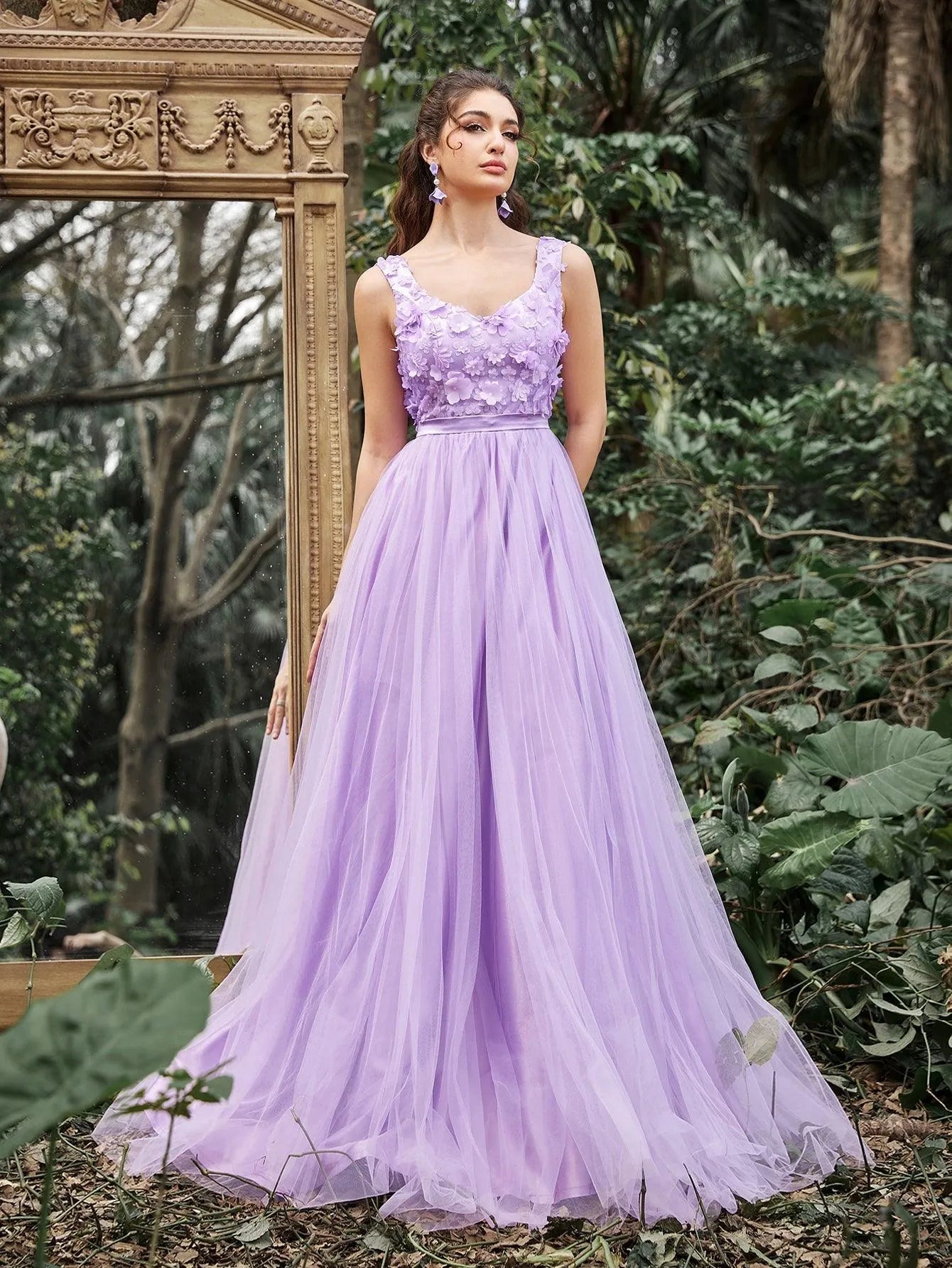 Elegant Scoop Neck Floral Applique Bodice Tulle Evening Dress