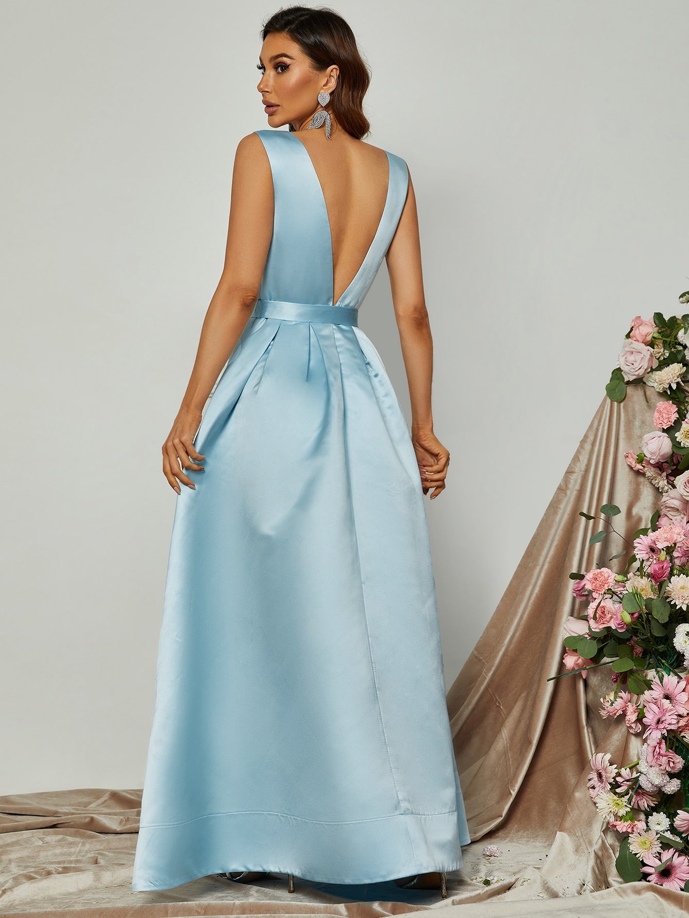 Elegant V Neck Sleeveless Fold Pleated Ball Gown