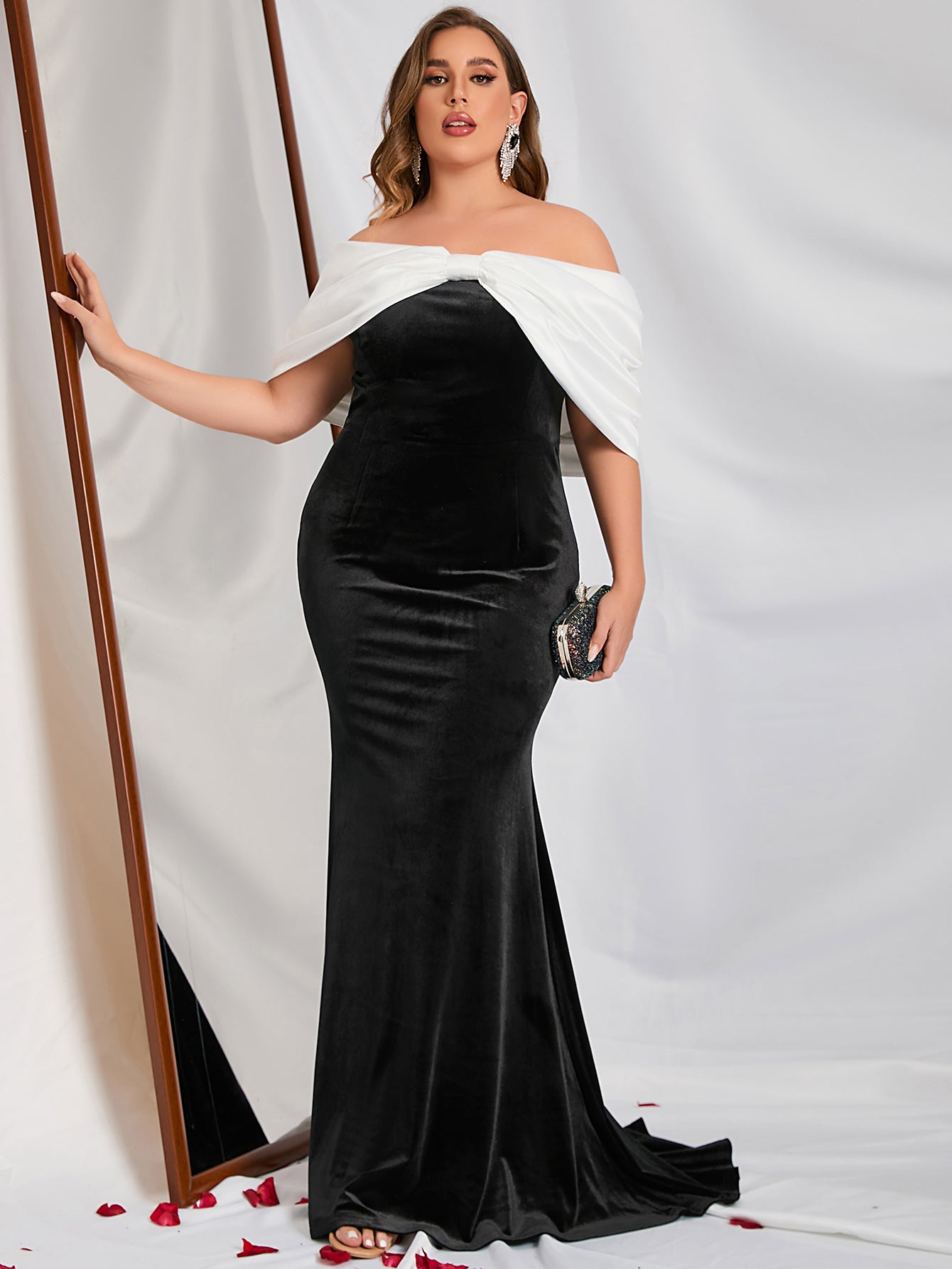 Plus Elegant Off Shoulder Velvet Prom Dresses